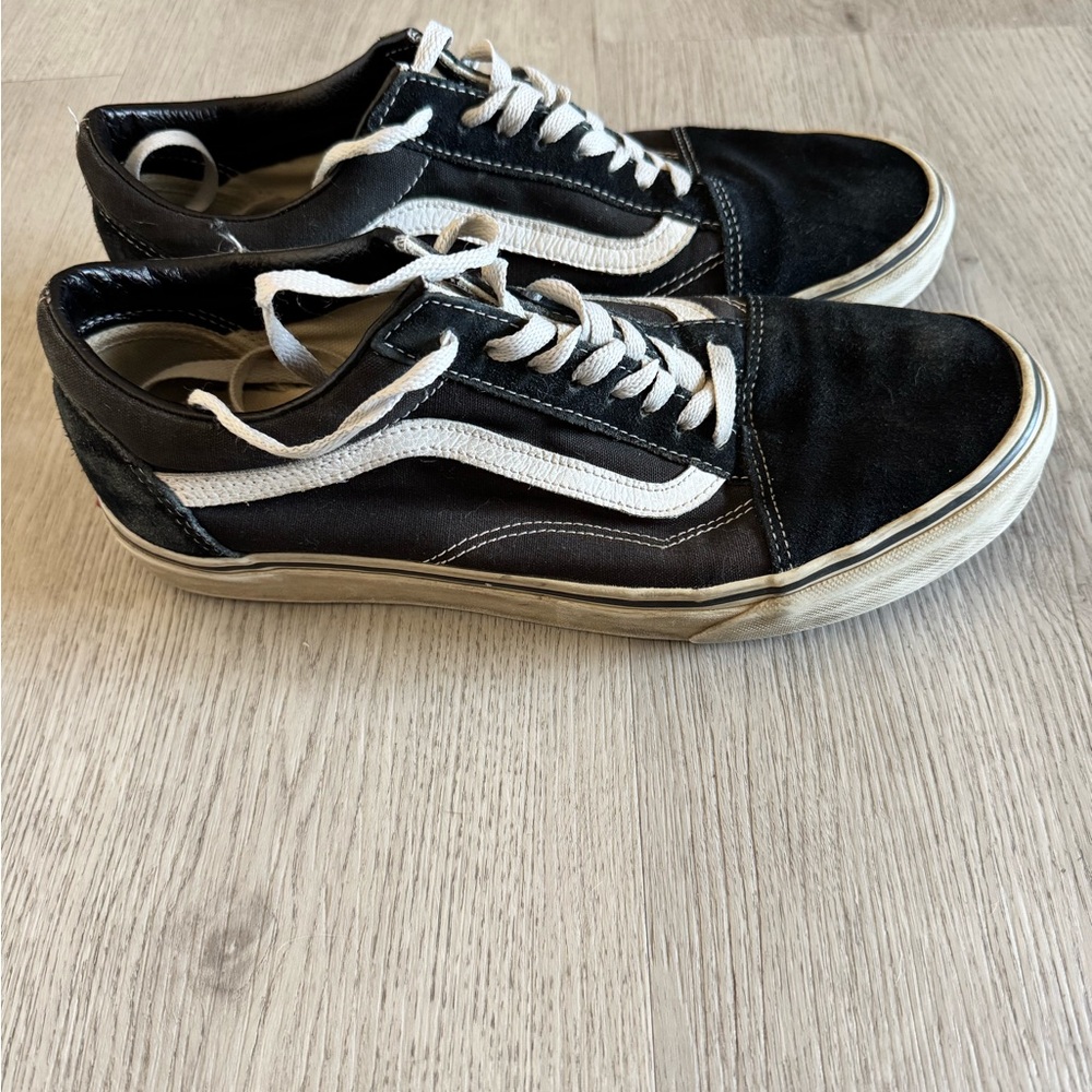 Vans Men's Classic Black and White Sneakers size 10